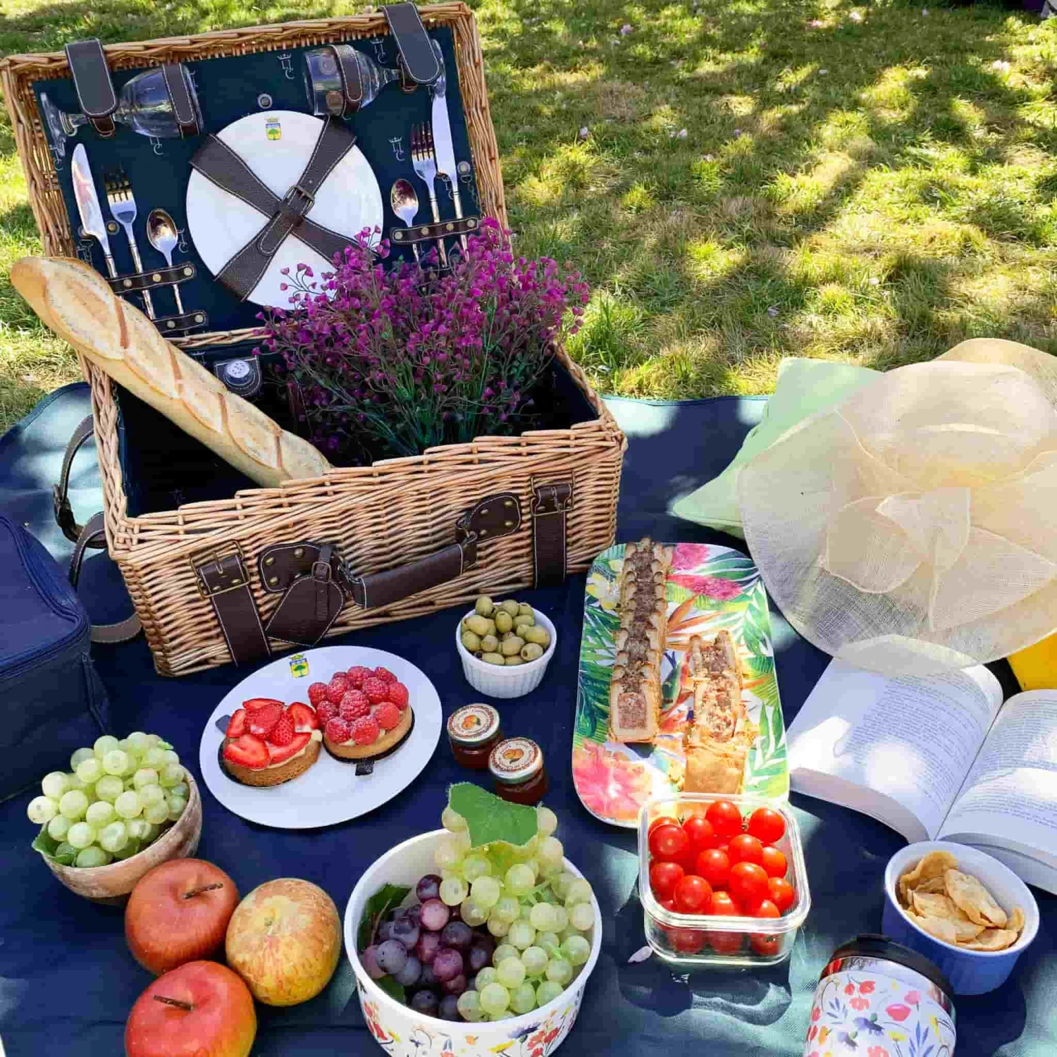 Champs-Elysees Navy Picnic Hamper 8 Champs-Elysees Navy Picnic Hamper - Image 8